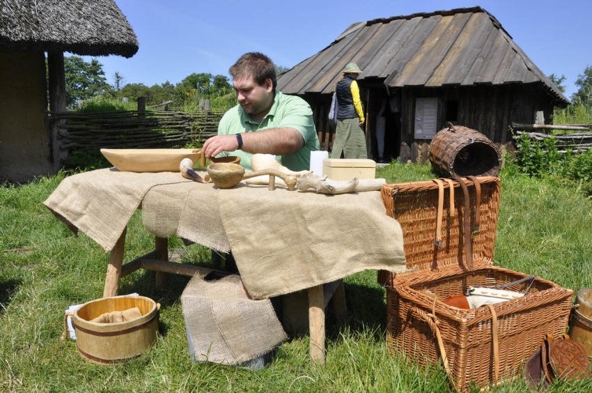 Archeolog Mateusz Wawrzyniak