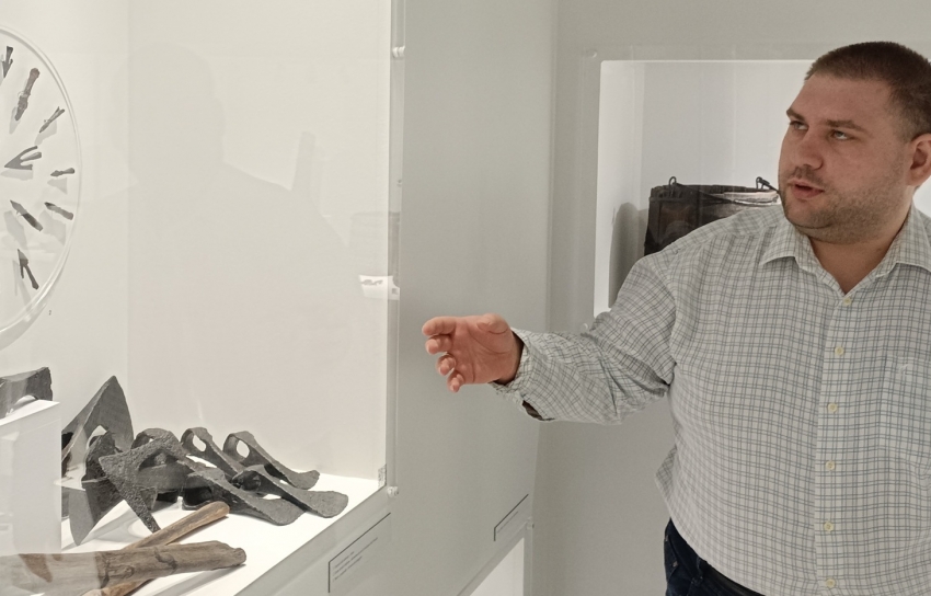 Mateusz Wawrzyniak,wystawa Sześć-ścian przeszłości. Skarbiec z Ostrowa Lednickiego