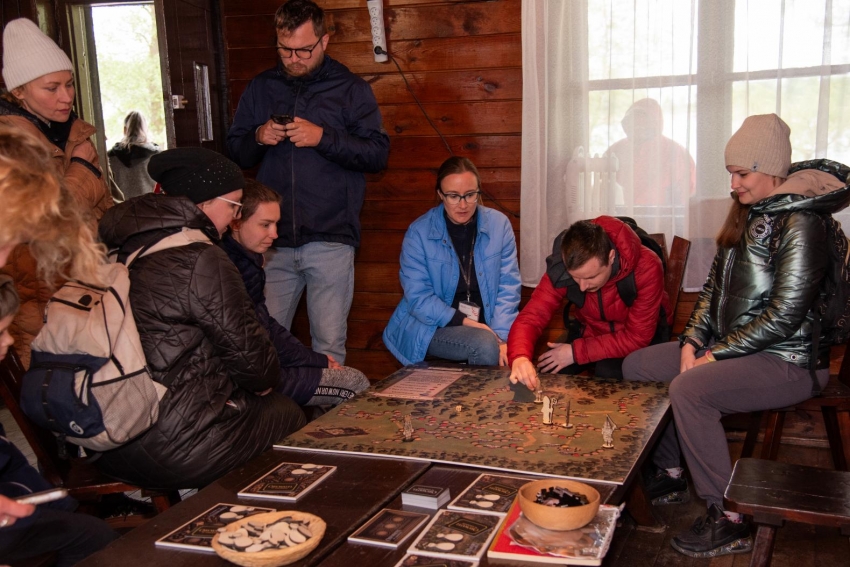zajęcia planszowe w budynku