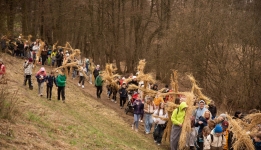 Korowód - palenie marzanny w Wielkopolskim Parku Etnograficznym