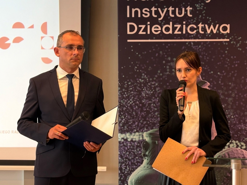 Od lewej: dyrektor Muzeum Pierwszych Piastów na Lednicy, dr Andrzej Kowalczyk, dr Nina Glińska, Narodowy Instytut Dziedzictwa, Inauguracja Europejskich Dni Archeologii w siedzibie Muzeum Pierwszych Piastów na Lednicy