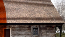 Chałupa z Lubczynka po wymianie pokrycia dachu.