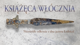 Zespół płetwonurków wydobywający włócznię z jeziora Lednica
