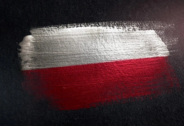 Flaga Polski na ciemnym tle
