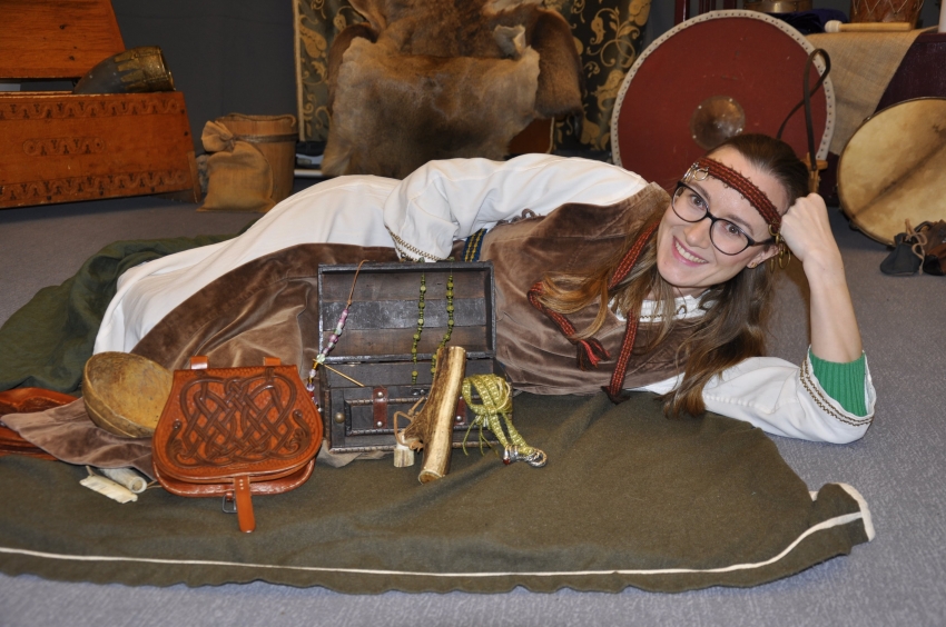 judyta grzechowiak,stroje z epoki, średniowiecze,biżuteria średniowieczna,